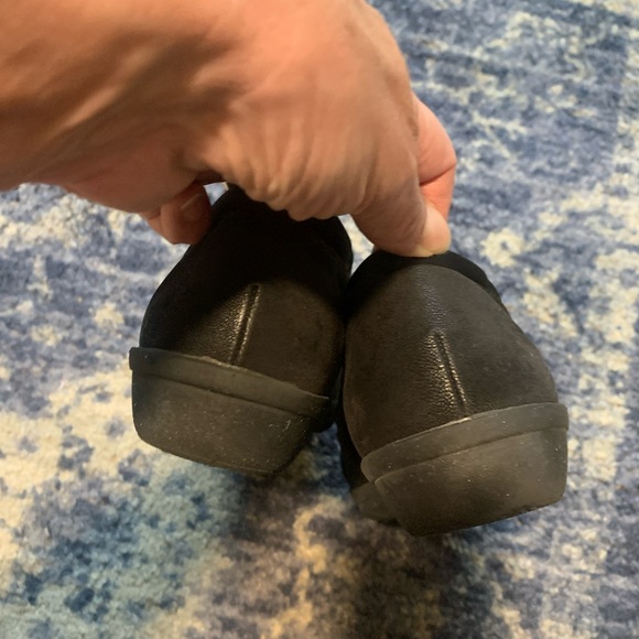 In box - Clark’s Cloudstepper Black shoes - Picture 4 of 10